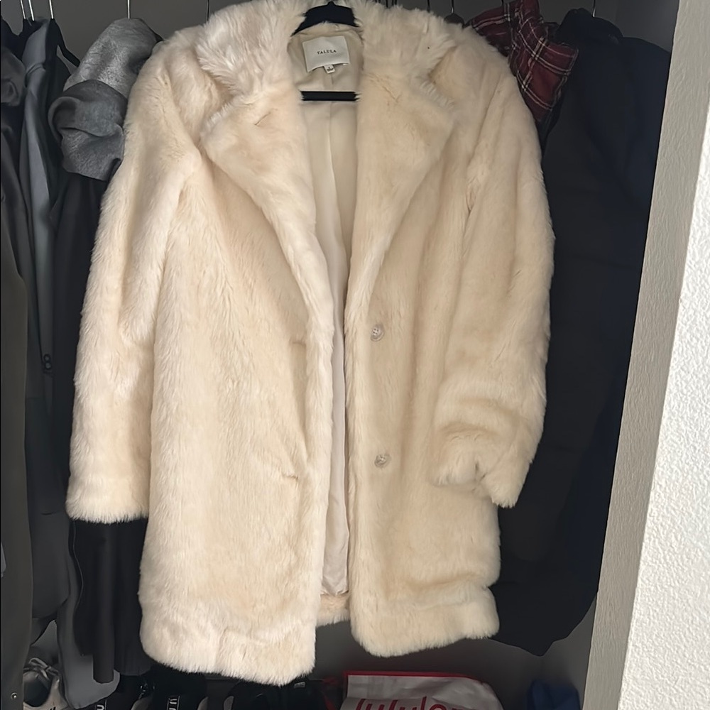 ARITZIA Cream Teddy Jacket Plush Faux Fur Mid-Length